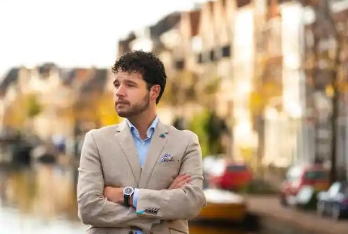 Wife Suspicious After Husband Has Lunch With Mother-In-Law Every Week